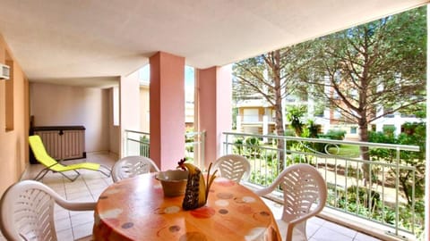 Patio, Garden view