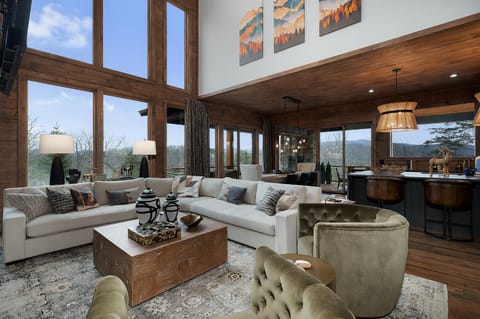 Blue Fox Lodge House in Blue Ridge