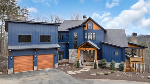 Blue Fox Lodge House in Blue Ridge