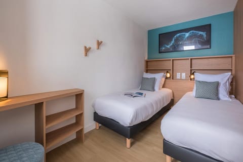 Bed, Day, Photo of the whole room, Bedroom