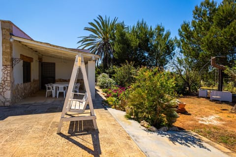Property building, Spring, Day, Garden, Garden view