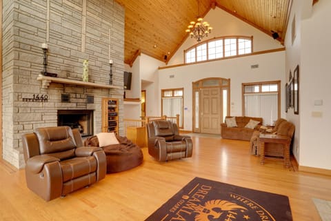 366 Shared Acres, Lake Access Ozark Getaway! House in Fairfield Bay