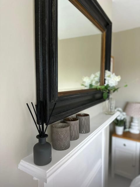 Stylish Coastal Living - Prime Location, Garden and Parking House in Salcombe