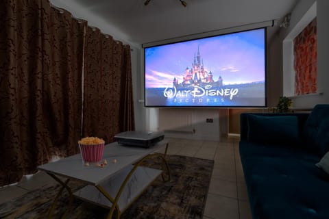TV and multimedia, Living room, Seating area, Evening entertainment
