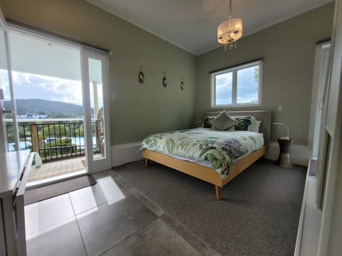 Natural landscape, Balcony/Terrace, Bedroom, Mountain view