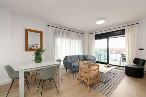 EXCLUSIVO APARTAMENTO con PISCINA, AMPLIA TERRAZA y GARAJE en PORTONOVO Apartment in Portonovo