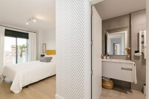 EXCLUSIVO APARTAMENTO con PISCINA, AMPLIA TERRAZA y GARAJE en PORTONOVO Apartment in Portonovo