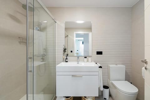 EXCLUSIVO APARTAMENTO con PISCINA, AMPLIA TERRAZA y GARAJE en PORTONOVO Apartment in Portonovo