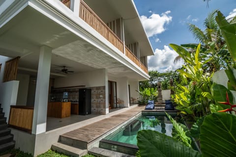 Property building, Balcony/Terrace, Swimming pool