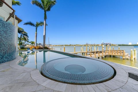 Luxury Waterfront 4Br Private Heated Pool Hot Tub House in South Pasadena