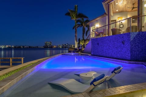 Luxury Waterfront 4Br Private Heated Pool Hot Tub House in South Pasadena