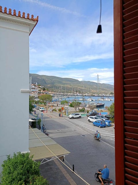 LILIA Apartment in Poros