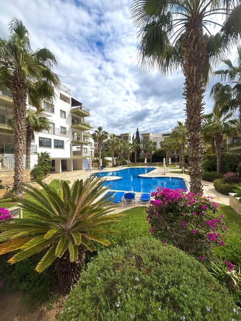 Garden view, Swimming pool, sunbed