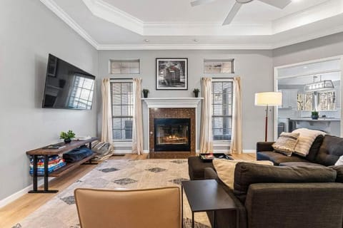 Coler Lounge Cyclist's Dream Home with Hot Tub House in Rogers