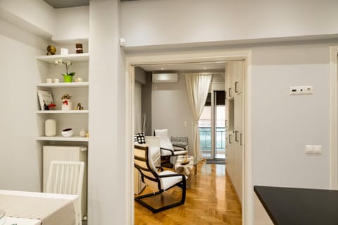 Living room, Seating area, Dining area, internet