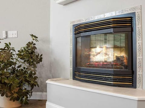 Coler House Cyclist Retreat with Hot Tub House in Rogers