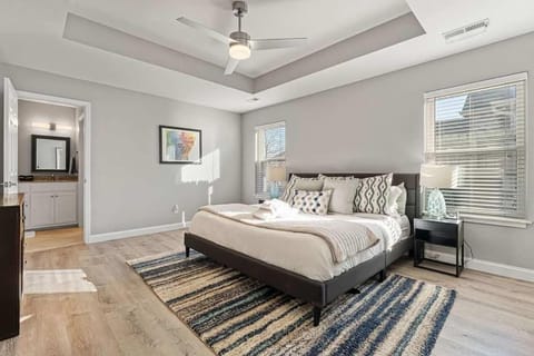 Coler House Cyclist Retreat with Hot Tub House in Rogers