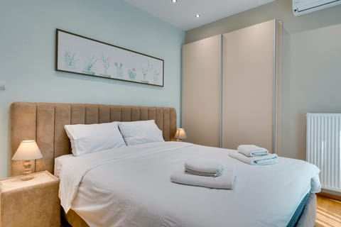 Bed, Bedroom, heating, internet, towels, wardrobe, air conditioner