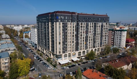 Property building, Day, Neighbourhood, Bird's eye view, City view, Street view, Location, Parking
