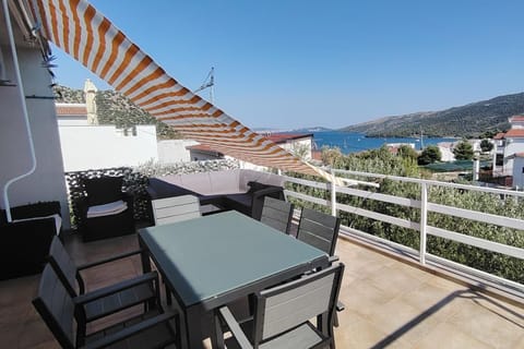 Balcony/Terrace, children, Family