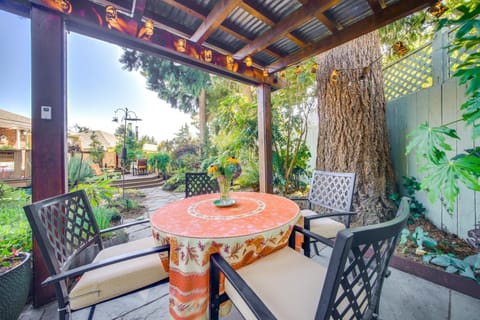 6 Mi to Dtwn Seattle Walkable Home with Hot Tub House in Ballard