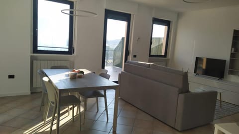 TV and multimedia, Living room, Seating area, Dining area, Evening entertainment