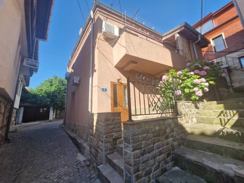 Property building, Day, Street view