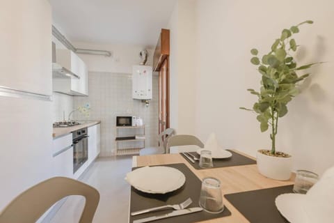 Kitchen or kitchenette, Dining area, stove