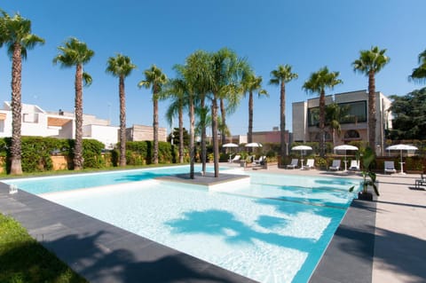 Garden, Garden view, Pool view, Swimming pool, sunbed