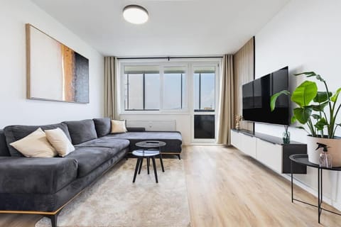 Communal lounge/ TV room, TV and multimedia, Living room, Seating area, Evening entertainment