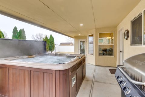 4 Mi to Dtwn Grand Junction Hot Tub Haven! House in Grand Junction