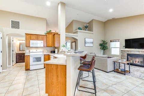 4 Mi to Dtwn Grand Junction Hot Tub Haven! House in Grand Junction