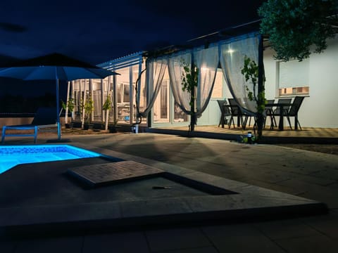 Property building, Swimming pool