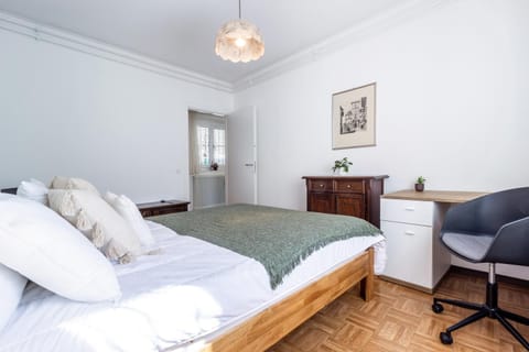 Bed, Photo of the whole room, Bedroom