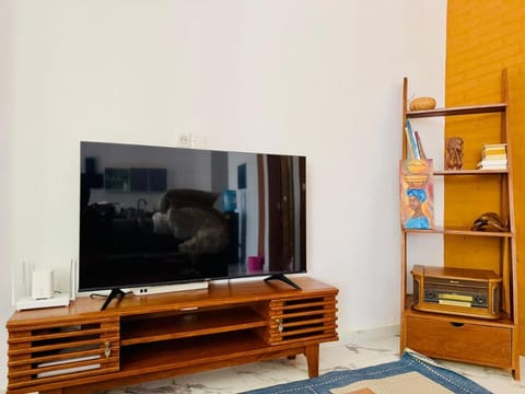 Communal lounge/ TV room, Library, TV and multimedia