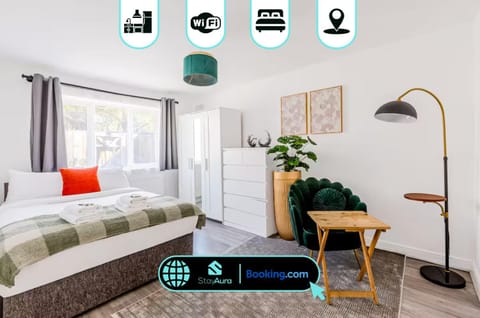 Bed, Photo of the whole room, Bedroom, Text overlay