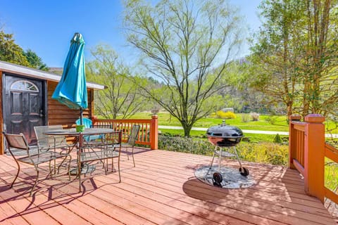 Fire Pit and Decks Creekside Cabin in Robbinsville Cabin in Stecoah