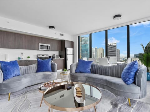 View (from property/room), Kitchen or kitchenette, Living room, Seating area, Dining area