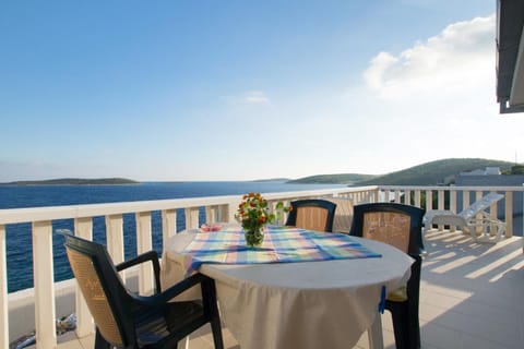 Balcony/Terrace, children, Family