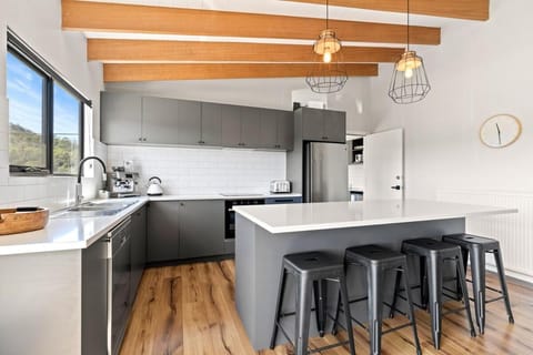 The Derby Lodge 'Two Bedroom' Stay in Style! House in Branxholm