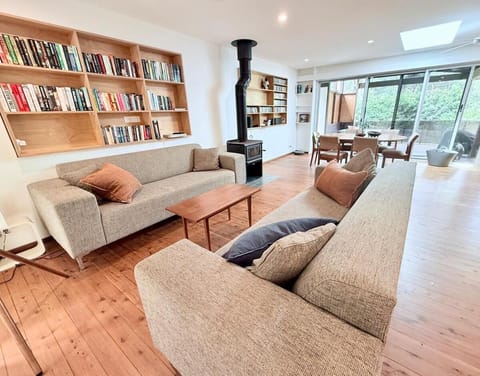 Library, Living room, Seating area