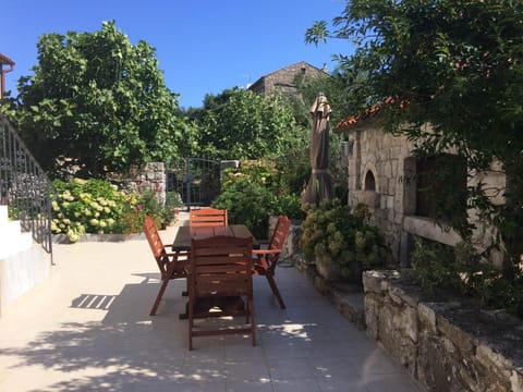 Patio, Day, Natural landscape, Summer, BBQ facilities, On site