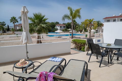 Natural landscape, Balcony/Terrace, Pool view, Swimming pool, Dinner, sunbed