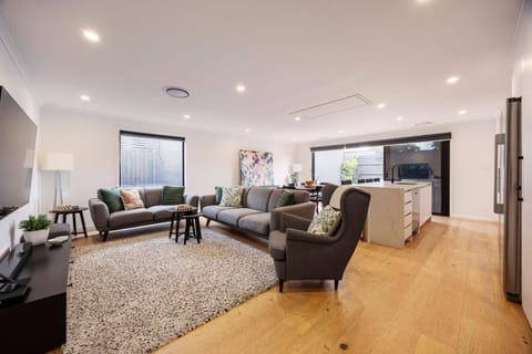 TV and multimedia, Living room, Seating area