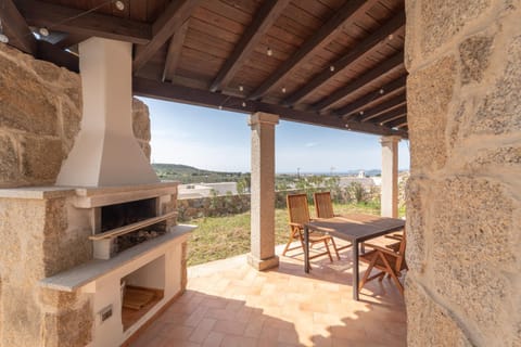 Patio, Day, Natural landscape, BBQ facilities, View (from property/room), Seating area, Dining area