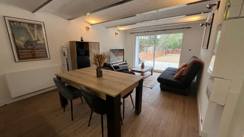Le Garage Apartment in Le Mans