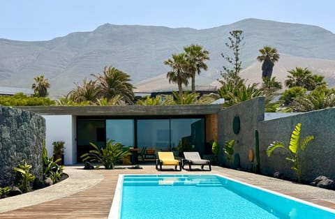 Property building, Facade/entrance, Swimming pool