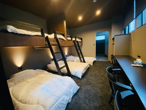 Bedroom, bunk bed