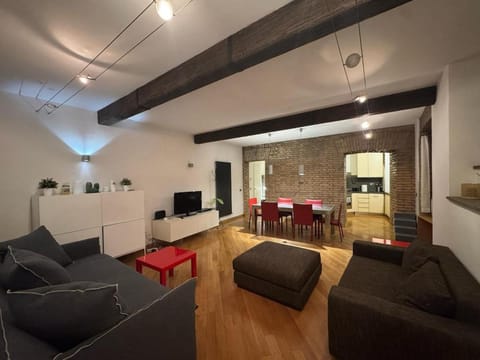 TV and multimedia, Living room, Seating area, Dining area
