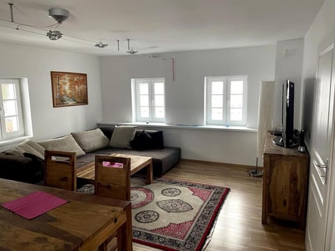 TV and multimedia, Living room, Photo of the whole room, Seating area, Dining area